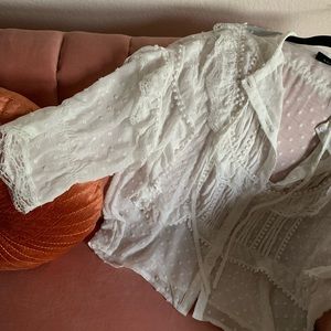 White flowy blouse 🤍 brand new with tags!
